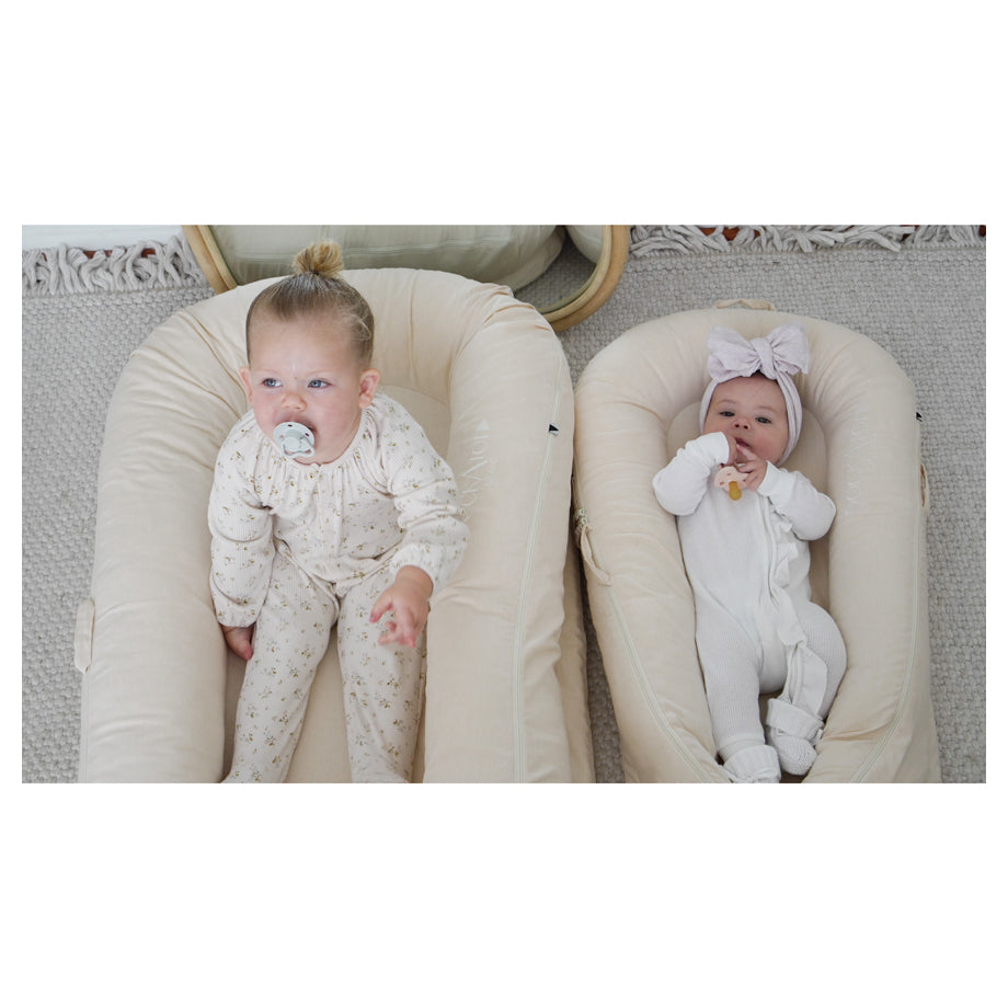 Dockatot Deluxe+ Dock Sleeping Pod (Sand Chambray)