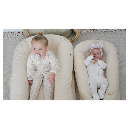 Dockatot Deluxe+ Dock Sleeping Pod (Sand Chambray)