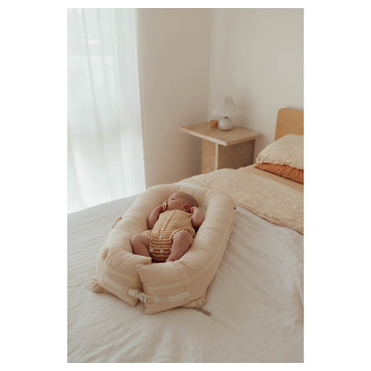 Dockatot Deluxe+ Dock Sleeping Pod (Sand Chambray)