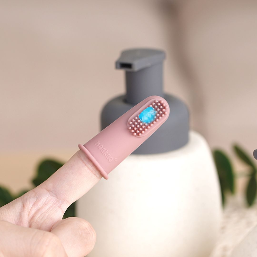 Haakaa -Textured Silicone Finger Toothbrush (Blush)