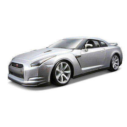 Nissan Bburago 2009 Nissan GT-R Car (1:18, Colors May Vary)