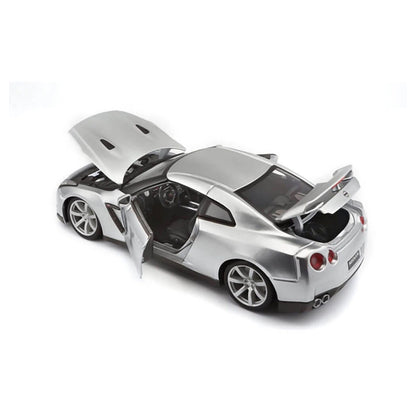 Nissan Bburago 2009 Nissan GT-R Car (1:18, Colors May Vary)
