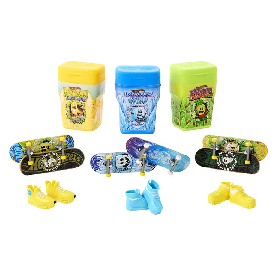 Hot Wheels Skate Gum Container with 2 Fingerboards & Skate Shoes (Assorted)