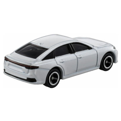 Takara Tomy Tomica 62 Toyota Crown Sedan Die-cast Car (1:66, White)