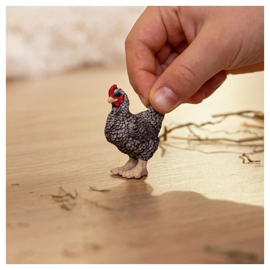Schleich Farm World Plymouth Rock Chicken Figure (5.7 x 2.7 x 6 cm, Grey/Cream/Red)
