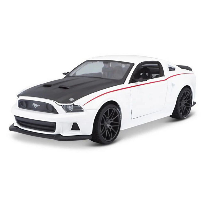 Maisto Special Edition 2014 Ford Mustang Street Racer Die-cast Car 1:24, (White)