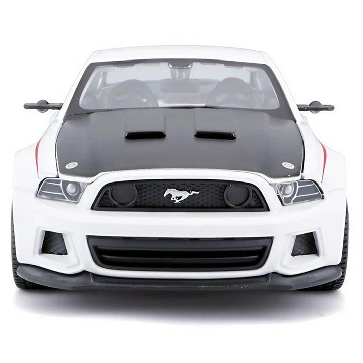 Maisto Special Edition 2014 Ford Mustang Street Racer Die-cast Car 1:24, (White)