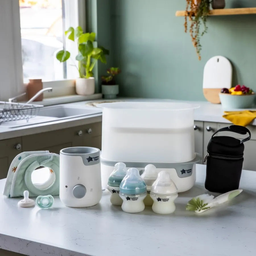 Tommee Tippee Complete Feeding Kit (White) Tommee Tippee Complete Feeding Kit (White)