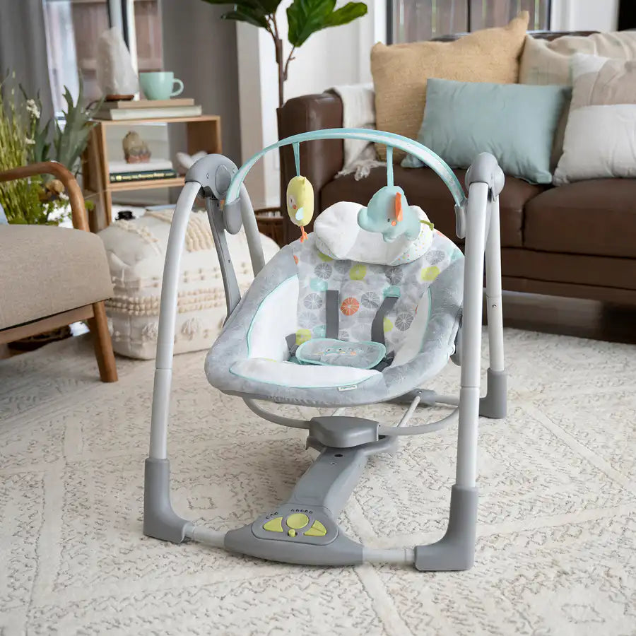 أرجوحة محمولة من Ingenuity Swing 'n Go مع عناق وهتافات أرجوحة محمولة من Ingenuity Swing 'n Go مع عناق وهتافات
