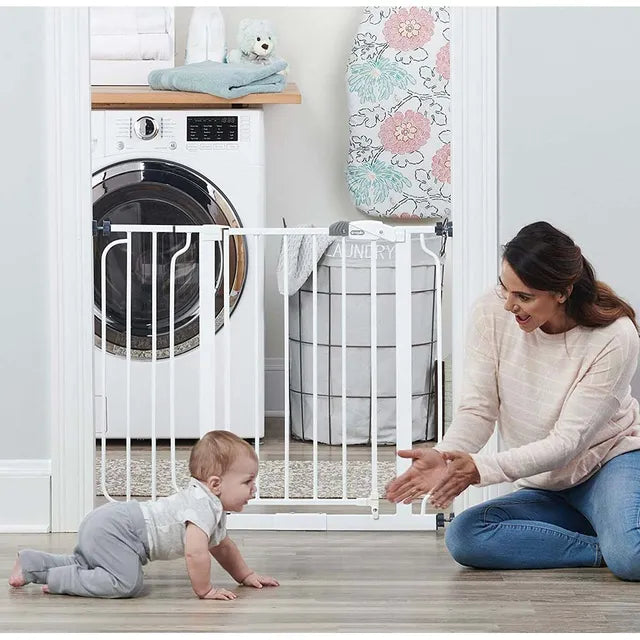 Regalo Extra Wide Safety Gate - 98x76cm (White)