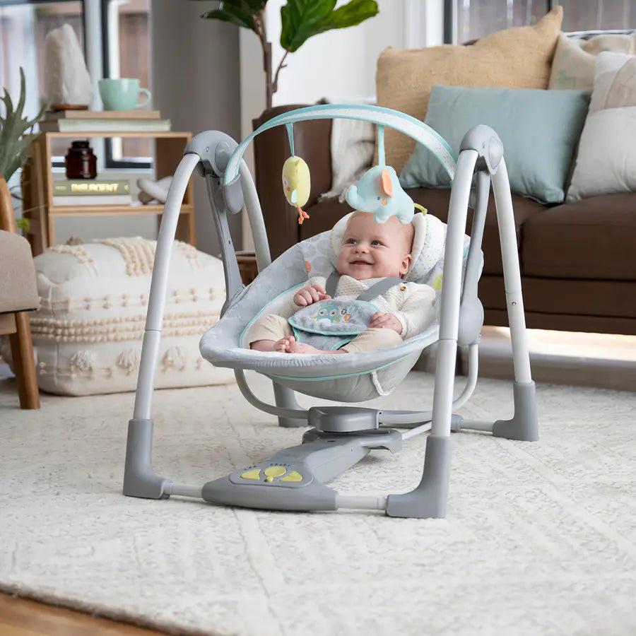 أرجوحة محمولة من Ingenuity Swing 'n Go مع عناق وهتافات أرجوحة محمولة من Ingenuity Swing 'n Go مع عناق وهتافات