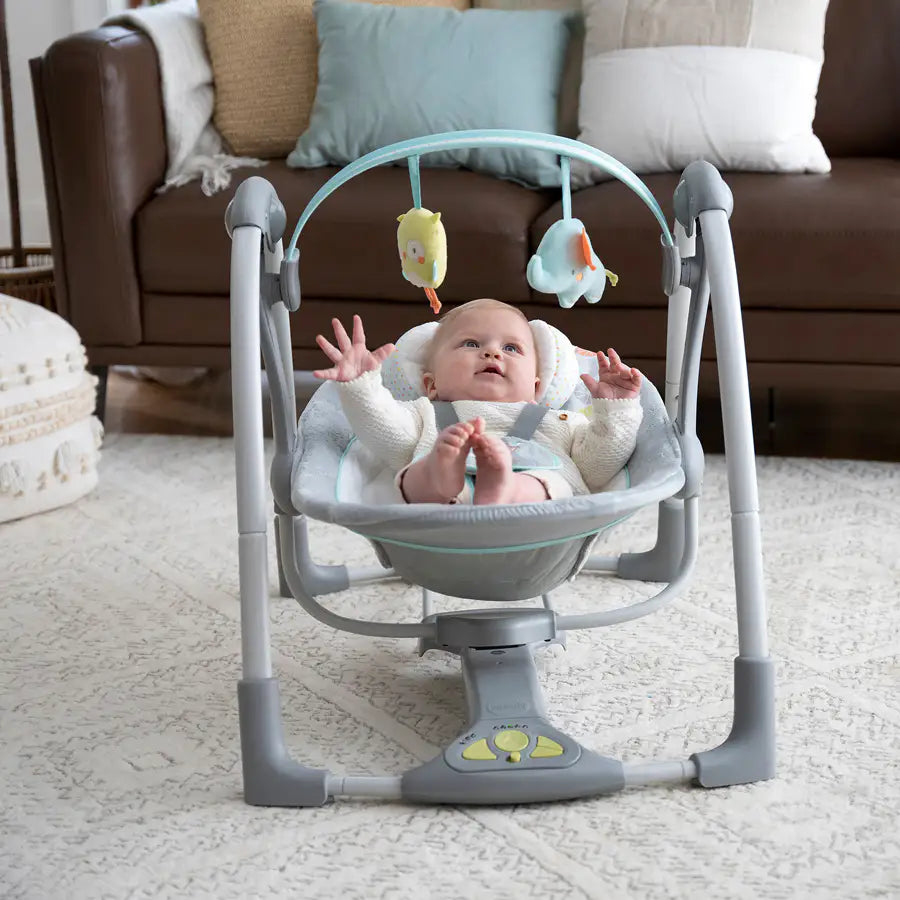 أرجوحة محمولة من Ingenuity Swing 'n Go مع عناق وهتافات أرجوحة محمولة من Ingenuity Swing 'n Go مع عناق وهتافات