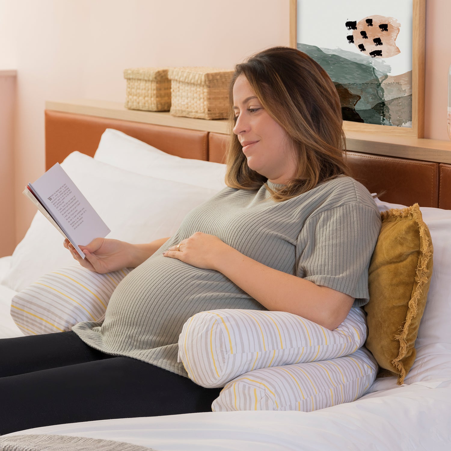 <tc>وسادة الحمل وحاضنة الأطفال من Mum2Me (خطوط رمادية/صفراء)</tc>