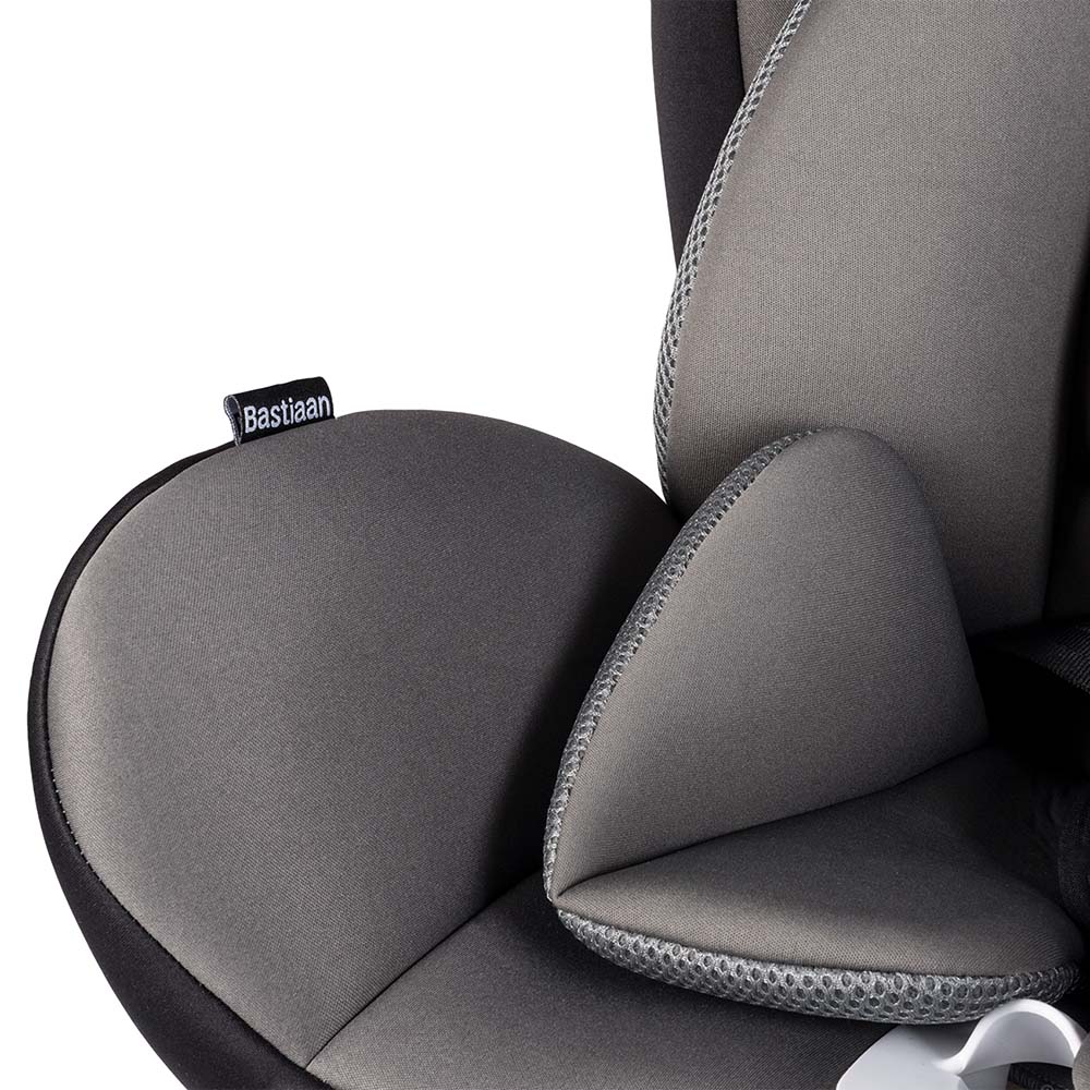 <tc>مقعد سيارة للأطفال ليونيلو باستيان 360 درجة (رمادي، قاعدة بيضاء)</tc>
